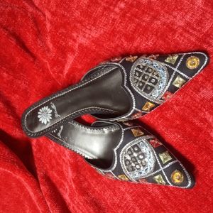 EUC Yellow Box Black Silk Multi Color Beaded Slide